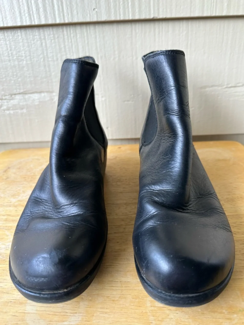 Fly London Black Leather Chelsea Round toe Low Heel Boot